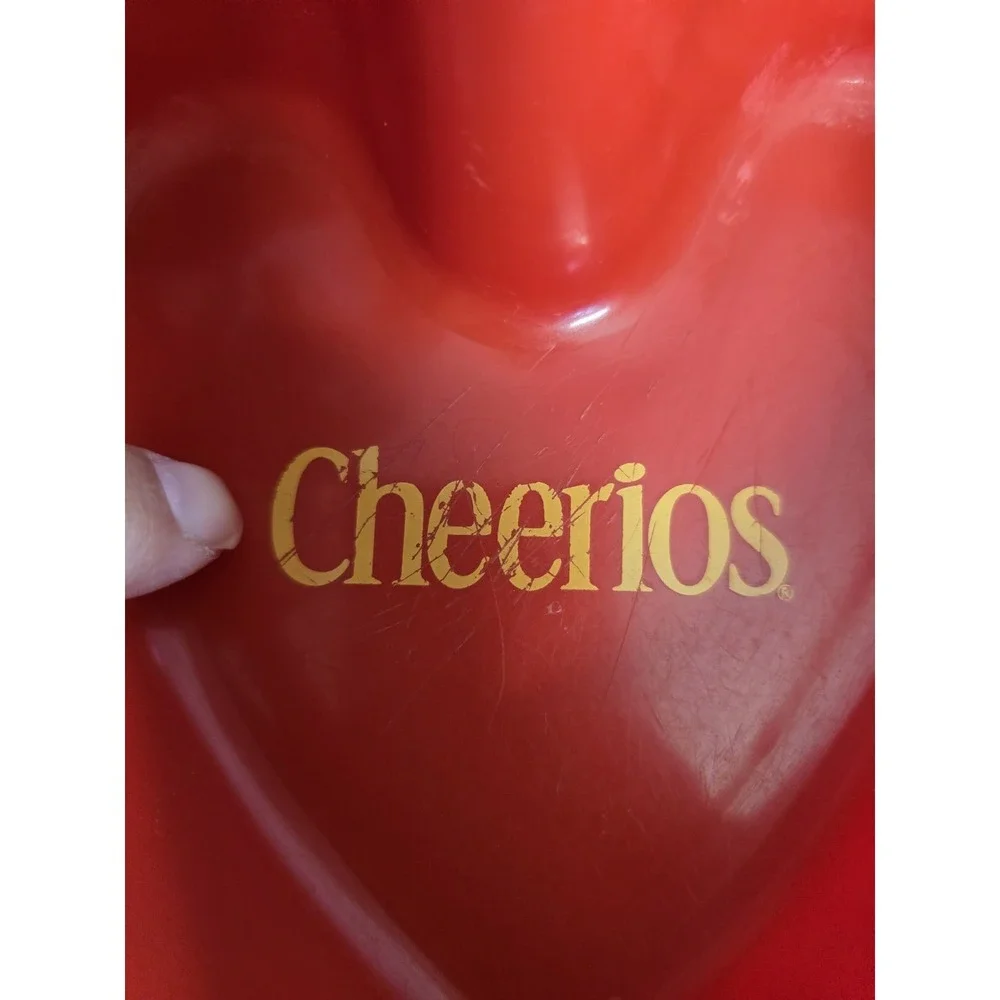 Set Of 4 Red Heart Plastic Cheerios Cereal Bowls - General Mills 2001